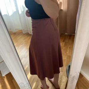 💛Gammelrosa kjol, vintage från Lapidus of Sweden💛 - Storlek 36 (Liten i midjan) . Se bild för materialinformation . Utan anmärkning .