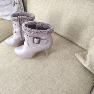 Skor  - Som nya i storleken 38