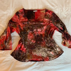 Paljett topp - Fint skick utan skador. Köpt på humana. Storleken står int emen jag gissar den är runt L💗