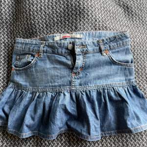 Så cool vintage only jeans kjol. Sitter lågmidjat. Skriv vid frågor, använd köp nu❤️