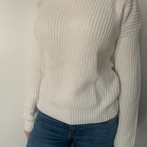 Topp - Typ oanvänd tröja(har andvändar en gång) mycket fint skick 