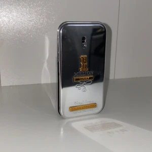 One million lucky (DISCONTIONUED) - Hej! Säljer nu denna fina doft från Paco Rabanne, det här är den dicontioued one million lucky den tillverkas inte längre och har därför blivit väldigt sällsynt. Det är ca 30/50 ml kvar och är annars som ny.