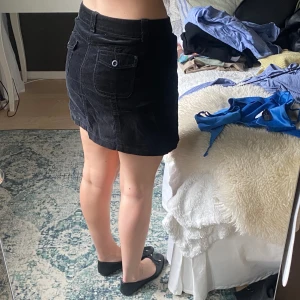 Manchester kjol - Svart kjol i Manchester den ESPRIT