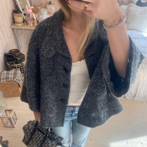 Kappa - SUPER snygg!! Gillar fortfarande väldigt mycket själv därav priset❣️❣️