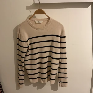 Snygg tröja - Nice tröja från h&m som aldrig har använts.helt ny