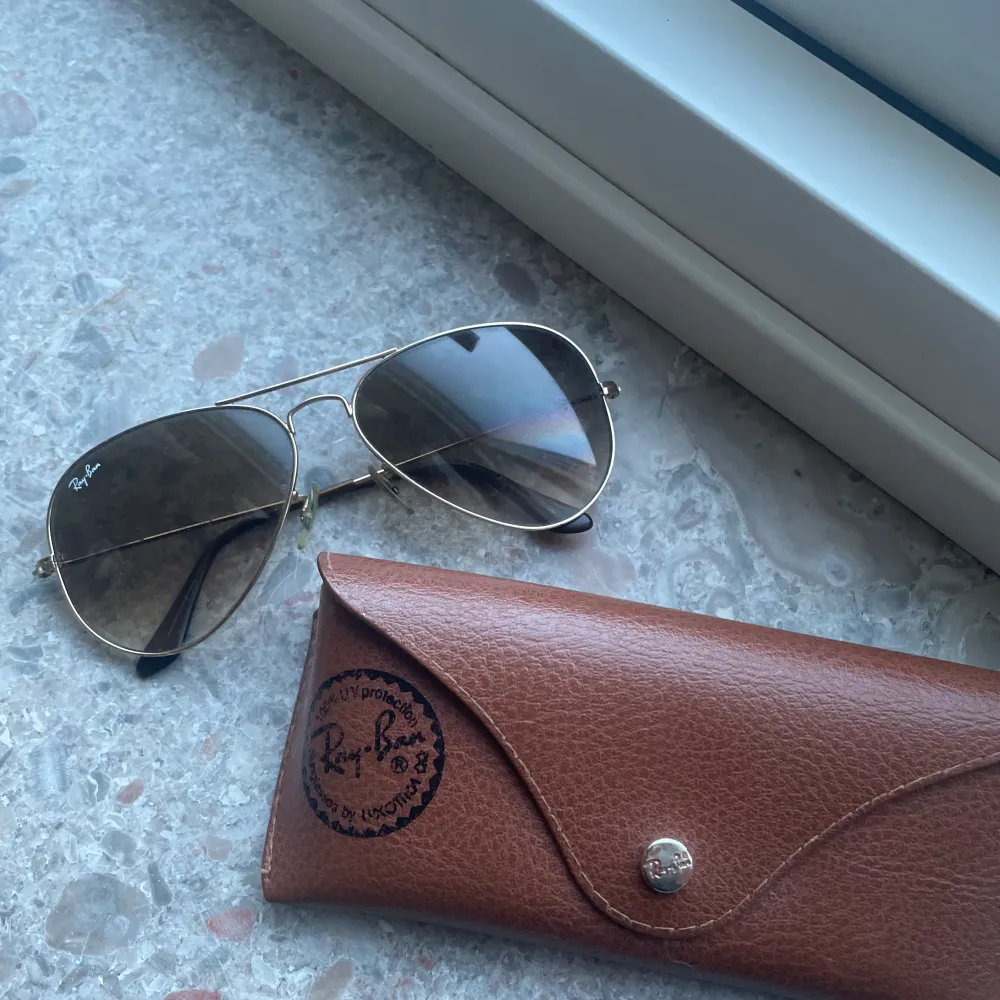 Aviator solglasögon från ray-ban, nypris 1100 mitt pris 600☺️. Accessoarer.