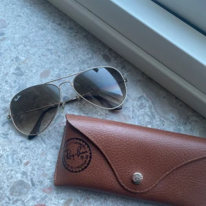 Ray-ban solglasögon  - Aviator solglasögon från ray-ban, nypris 1100 mitt pris 600☺️