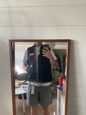Carhartt väst - Snygg svart väst från carhart, fint skick. Skriv vid frågor