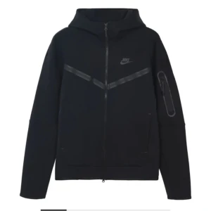 Nike tech - Säljer mitt Nike tech i storlek S, andvänt max 10 gånger. Säljer för att jag inte använder det. Pris kan diskuteras.