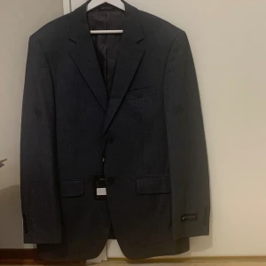 Helt ny kostym  - Helt ny märkeskostym 