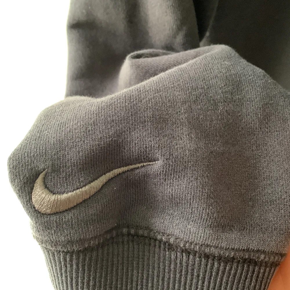 Vintage Nike hoodie, köpt på Humana!. Hoodies.