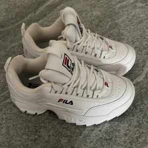 Fila sneakers storlek 36 - Endast använda två ggr. Säljes pga lite för små 