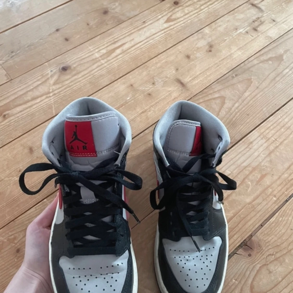 Jordans mid 1 black-Gym-red-college Grey - 90