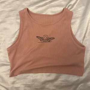 Rosa crop top - Rosa crop top som inte används längre