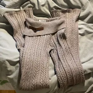 äkta frankies knit set ny pris 4000😇 säljer båda byxorna o tröjan ofc, använde tröjan ett par ggr men byxorna en gång 
