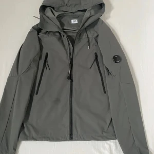 Cp company jacka - Säljer min Cp company Pro tek jacka då jag söker annat, inga synliga defekter. Nypris: 5500kr. Pris kan diskuteras:)