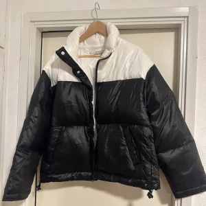 Jacka - Skönt bra för vinter  Axel:60cm Längd:65cm Bredd:60cm 