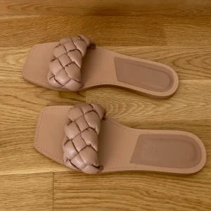 Sandals  - Sandals från stradivarius. Oanvänd. Storlek 38. 