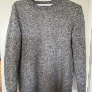 Stickad tröja - Stickad tröja i fint skick