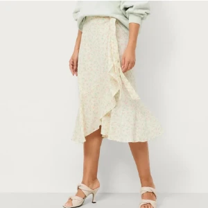 Omlott kjol - Aldrig använt, passar XS/S💕