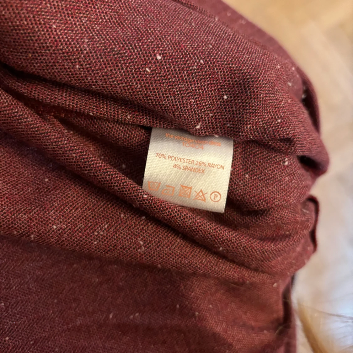 Plommon färgad omlott klänning, Emmy design  - 92