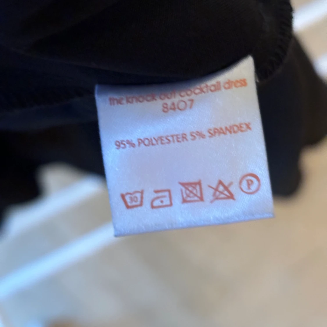 Ärmlös svart klänning, Emmy design  - 92