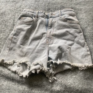Shorts - Fina short i stolek 32 💖 använd inte köp nu