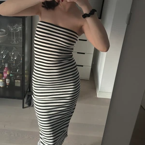 ZARA klänning - Randig klänning från zara🥂🩷