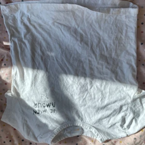 Gina Tricot t shirt  - Andvänd men fint skick 