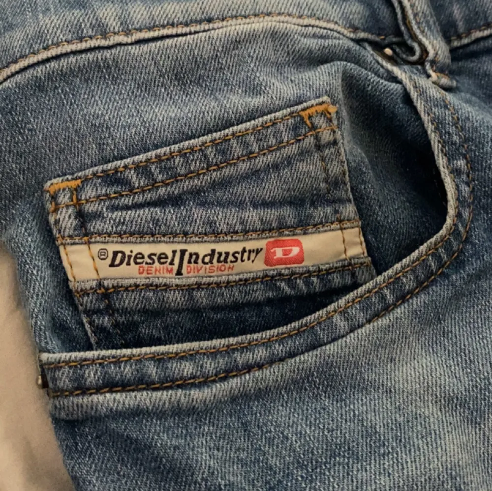 Storlek 32, oversized jeans i bra kvalitet från diesel💕💕. Jeans & Byxor.