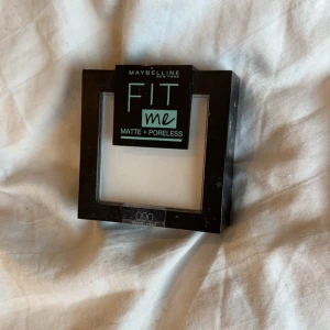 Maybelline fit me powder - Maybelline fit me puder i translucent använd 2-3 gånger säljer för 39kr💞