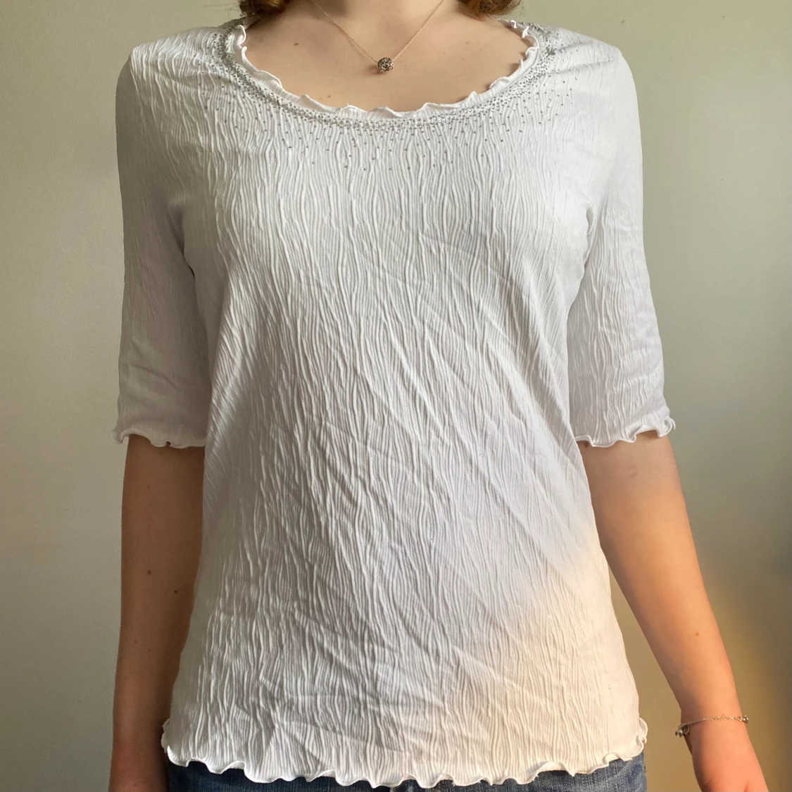 Vit långarmad tröja