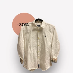 Burberry skjorta(black week rea) - Riktigt fet skjorta från burberry 9/10 skick nypris ligger runt 5999