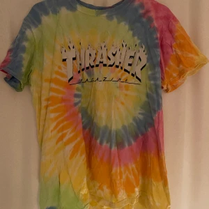 Thrasher t-shirt 🤘🏼 - Säljer denna balla tishan som är köp på Sweden rock för något år sen! Strl L och väldigt fint skick✨🕺🏽
