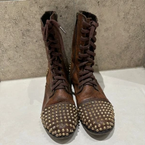 Steve Madden - Steve Madden - stövlar - äkta läder  Stl 39  Nypris : 1900kr 