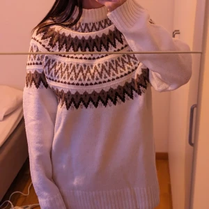 Stickad tröja - Använd fåtal gånger. Bra skick. 