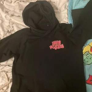 Håkan Hellström hoodie  - Köpte på konserten i sommras men använder inte längre  strlk S sitter lite mer baggy  bra skick  nypris 800