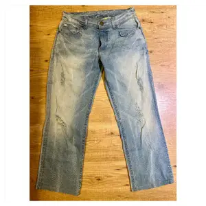 Vintage Armani Exchange-jeans med låg midja. Perfekt y2k-stil!  Innerben: 70cm Midja (rakt över): 39cm