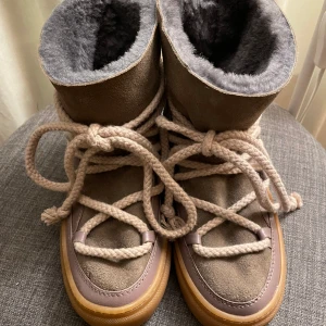 Inukkis - Jättefina bruna inukkis, använda en gång, säljer pga att dem är för små.  