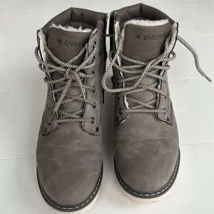 Kängor st 39 - Fina vinterkängor, knappt använda, som nya. Everest se 39. 