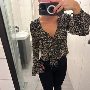 Leopard blus från Gina tricot