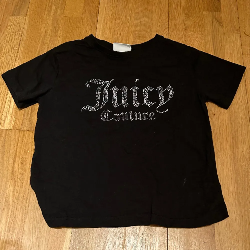 As fin juicy couture tröja som är helt oandvänd!! Kom aldrig till andvändning.. T-shirts.