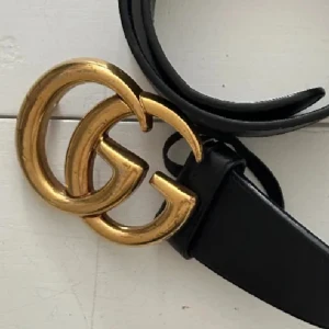 Gucci skärp medföljer kvittto prisförlsag ombeds gärna - Säljes pga ej används senast året. pris kan diskuteras vid snaabb affär