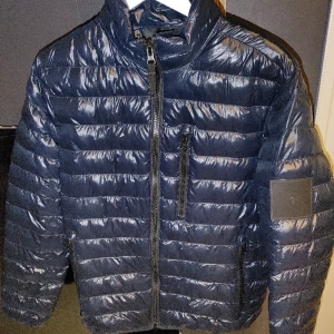 Peak Performance jacka  - Peak Performance ward liner jacka storlek s i fint skick inga skador eller liknande Tror att ny pris ligger runt 2500 Priset kan diskuteras 