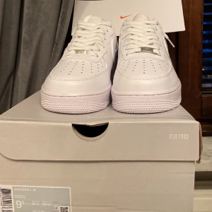 Air force 1 - Säljer helt nya af1 köpta under black friday st 43