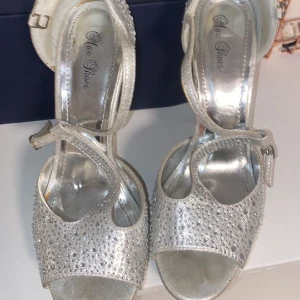 Klackskor - Använt några gånger. Köparen står för frakten 