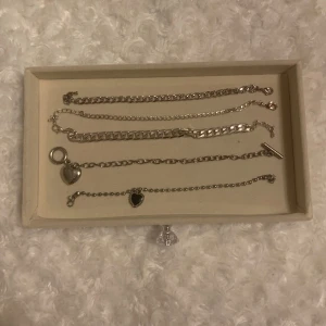 ARMBAND - Ser med armband - alla dessa 5 för 79kr😍🫶 Köp innan 24 december för att få fri frakt!🩵