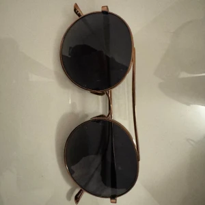 Dior solglasögon! - Solglasögon från DIOR! Oanvända, skriv för mer bilder, pris kan diskuteras vid snabb affär💖
