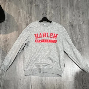 Sweatshirt  - Säljer en helt oanvänd sweatshirt tröja!