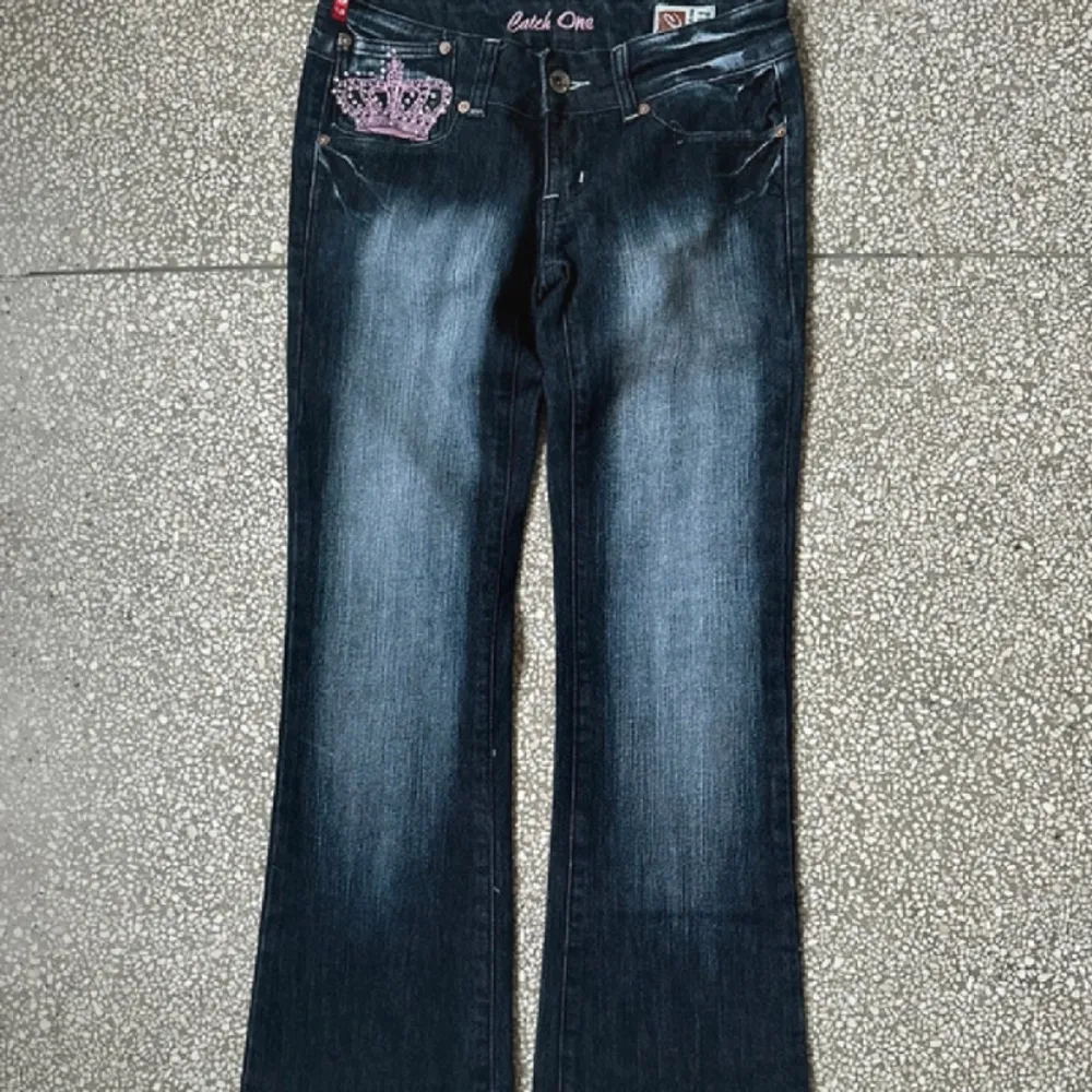 Svin snygga unika miss me jeans i storlek xs. Måttet rakt över midjan är ca 38. Total benlängd :106 måttet rakt över midjan: 37 cm. Jeans & Byxor.